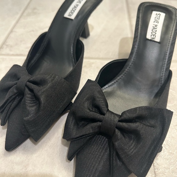 Steve Madden Black Bow Mules - Picture 1 of 6